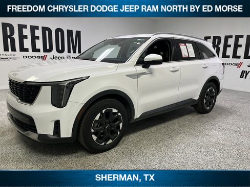 Used 2024 Kia Sorento S image 1