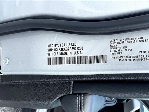 Used 2024 Jeep Grand Cherokee L Laredo image 37