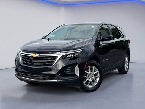 Used 2023 Chevrolet Equinox LT w/ Driver Convenience Package image 2