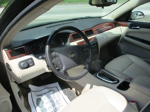 Used 2009 Chevrolet Impala LT w/ Luxury Edition Package FWD image 10