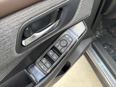 Used 2023 Nissan Rogue SV image 12