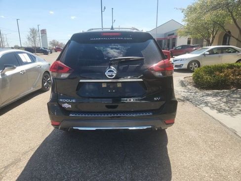 Used 2018 Nissan Rogue SV image 3