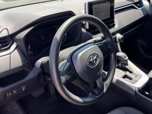 Used 2025 Toyota RAV4 XLE AWD/4WD image 13