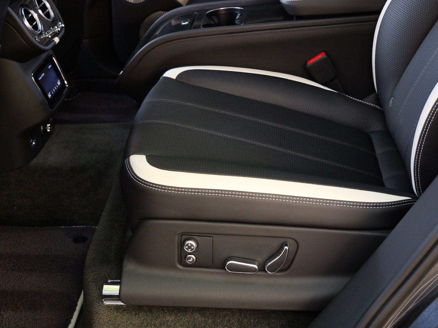 Used 2022 Bentley Bentayga Speed AWD/4WD image 21