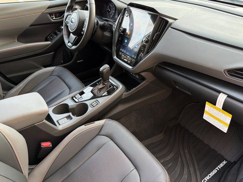 Used 2025 Subaru Crosstrek 2.5i Limited w/ Crosstrek Mirror Package image 16