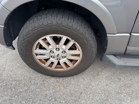 Used 2011 Ford Expedition XLT RWD image 11