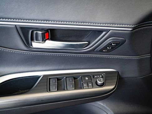 Used 2023 Toyota Venza Limited image 24