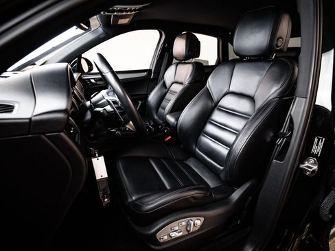 Certified 2016 Porsche Macan S AWD/4WD image 5