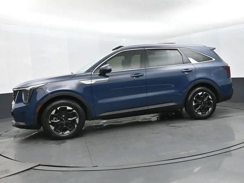 Used 2024 Kia Sorento S w/ Panoramic Sunroof Package FWD image 5