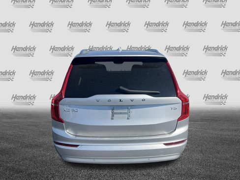 Used 2022 Volvo XC90 T5 Momentum w/ Climate Package FWD image 9
