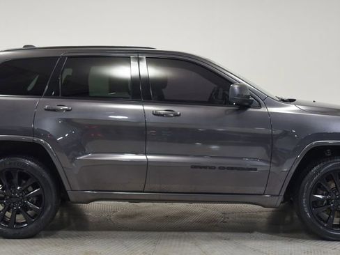 Used 2021 Jeep Grand Cherokee Laredo X image 12