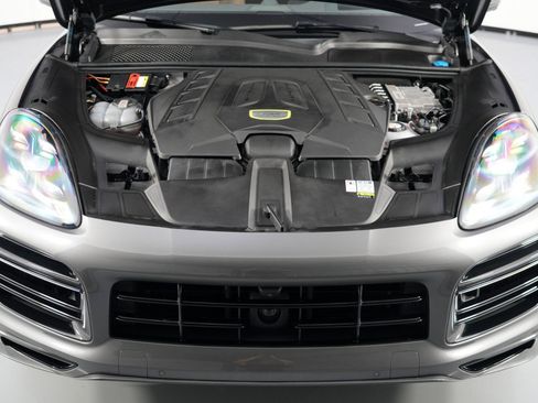 Used 2022 Porsche Cayenne Turbo S image 8