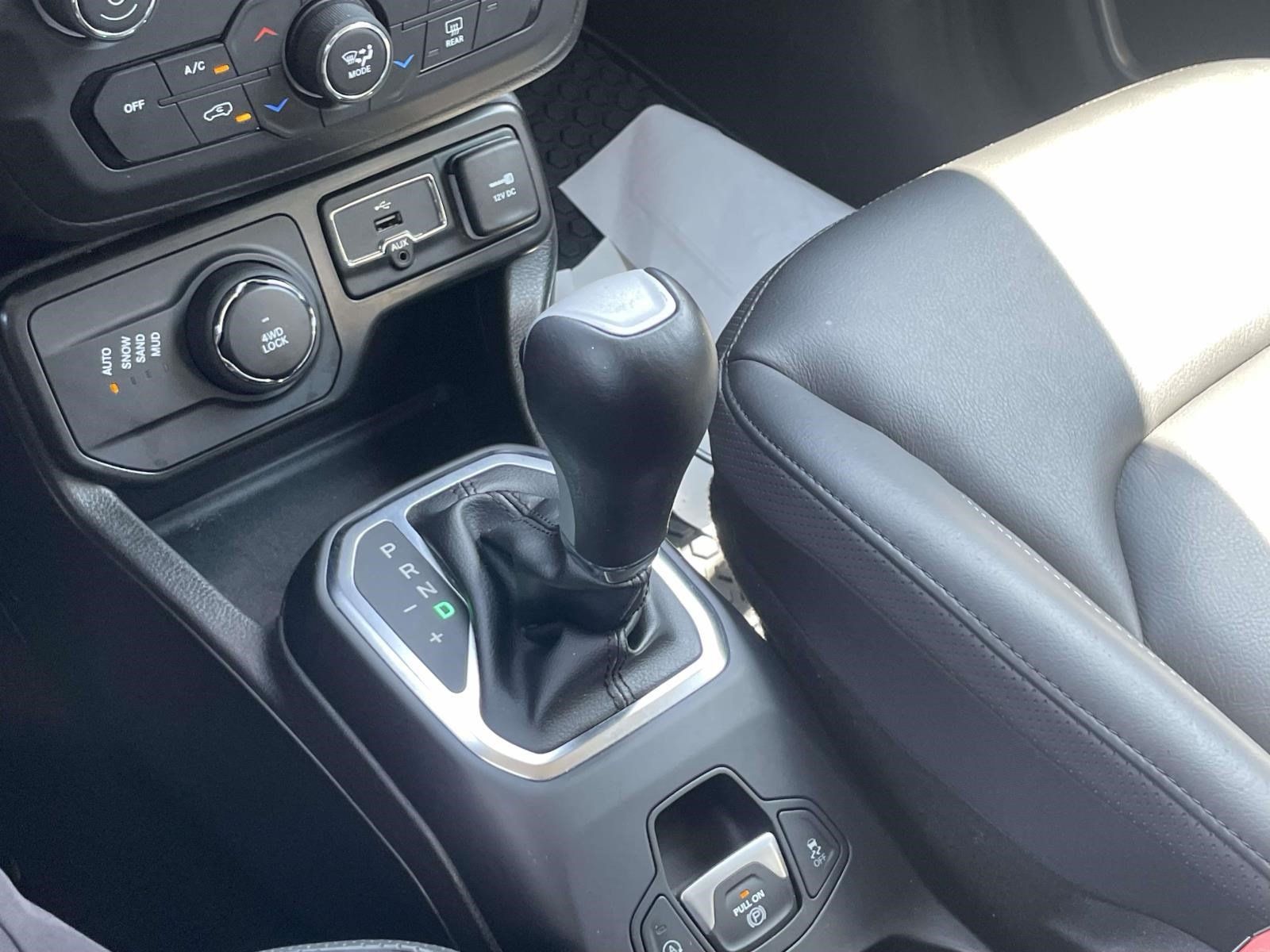 Used 2023 Jeep Renegade Limited AWD/4WD image 30