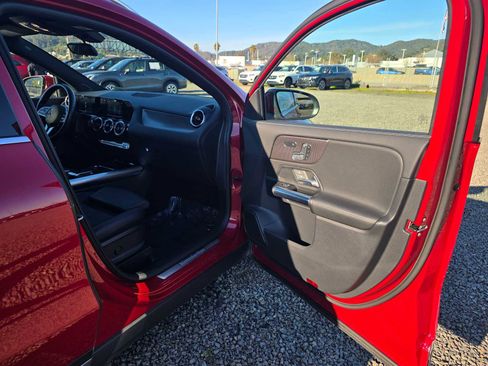 Used 2021 Mercedes-Benz GLA 250 4MATIC image 12