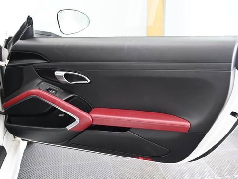 Used 2018 Porsche 718 Cayman w/ Sport Chrono Package RWD image 19