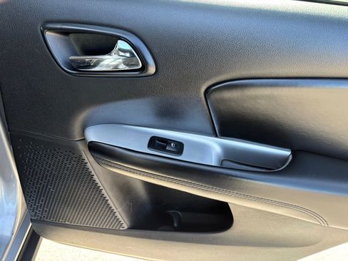 Used 2017 Dodge Journey SXT w/ Comfort/Convenience Group image 29