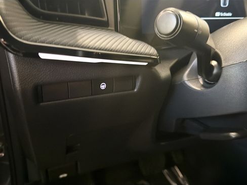 Used 2025 Nissan Kicks SR AWD/4WD image 17