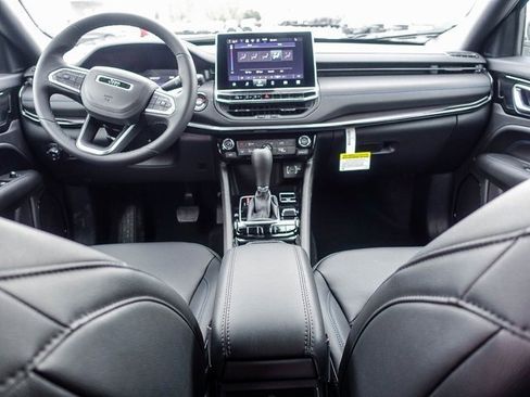 New 2026 Jeep Compass Latitude image 18