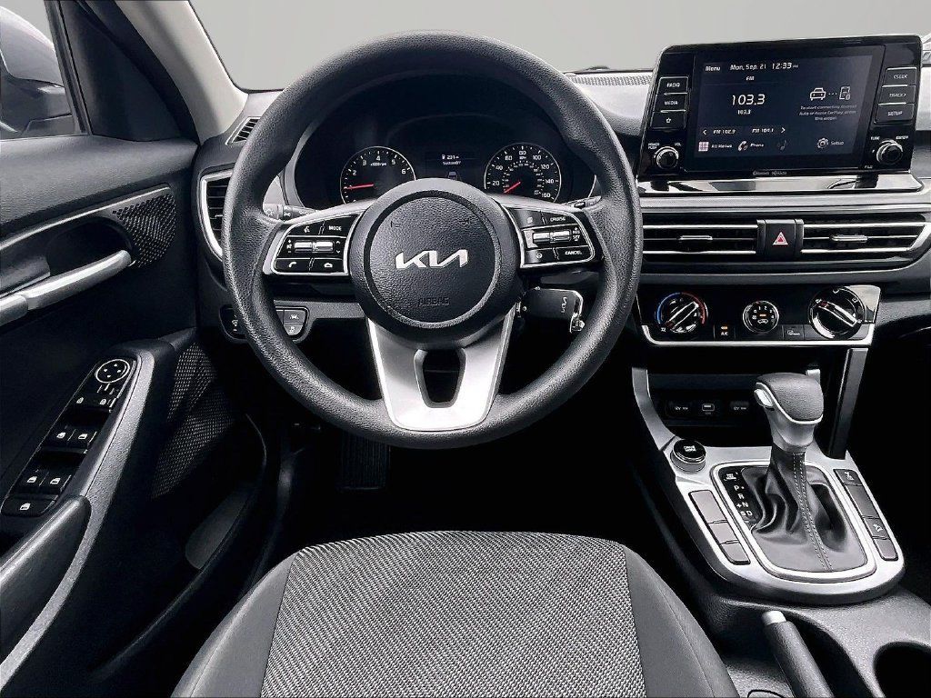 Used 2023 Kia Seltos LX AWD/4WD image 6