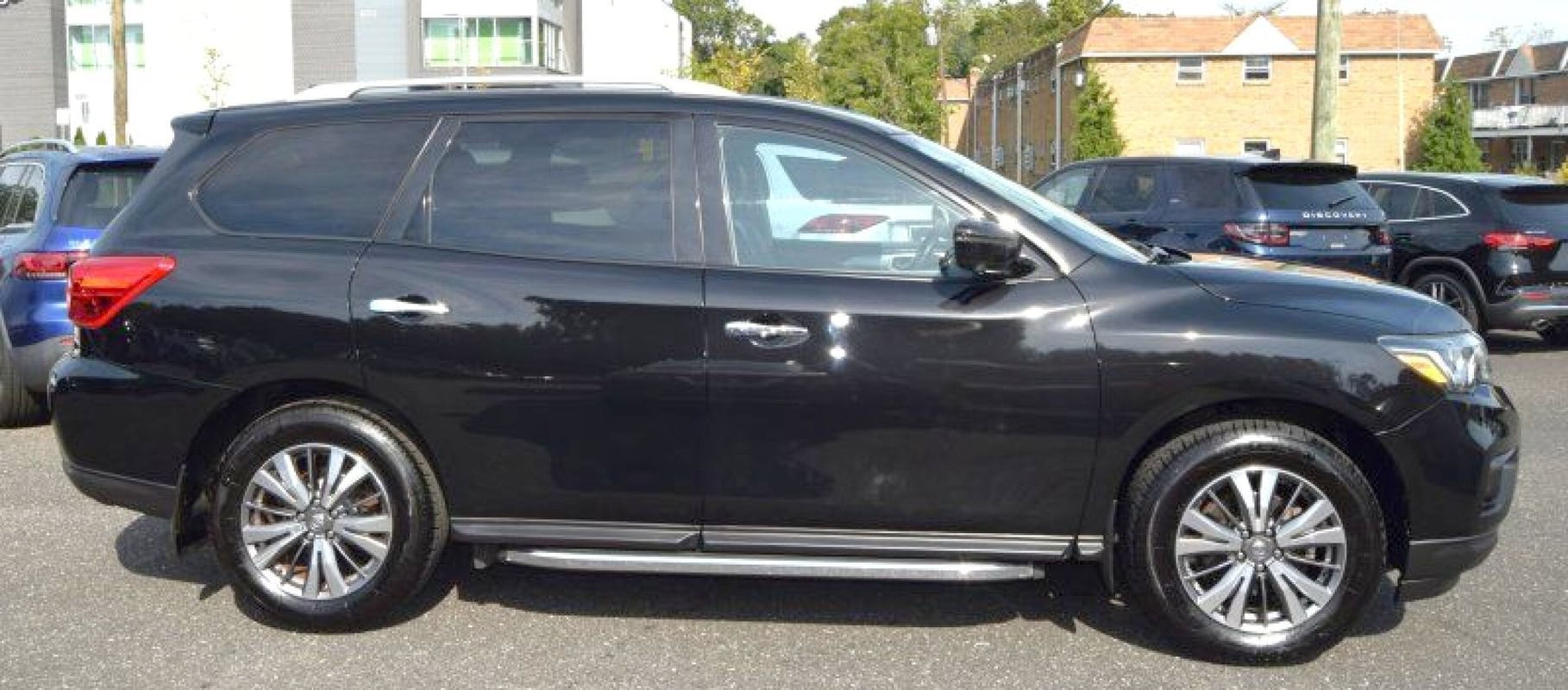 Used 2019 Nissan Pathfinder SL AWD/4WD image 10