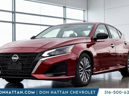 Used 2025 Nissan Altima 2.5 SV FWD image 1