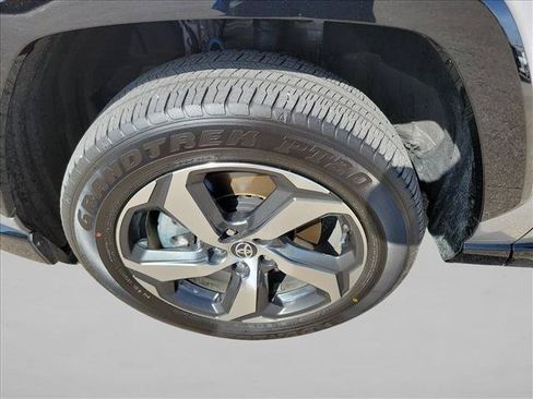 Used 2024 Toyota RAV4 SE AWD/4WD image 9