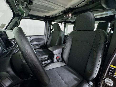 Used 2025 Jeep Wrangler Sport image 19