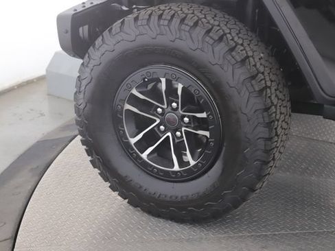 Used 2025 Jeep Wrangler Unlimited Rubicon AWD/4WD image 13