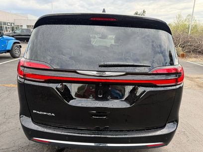 New 2026 Chrysler Pacifica Select