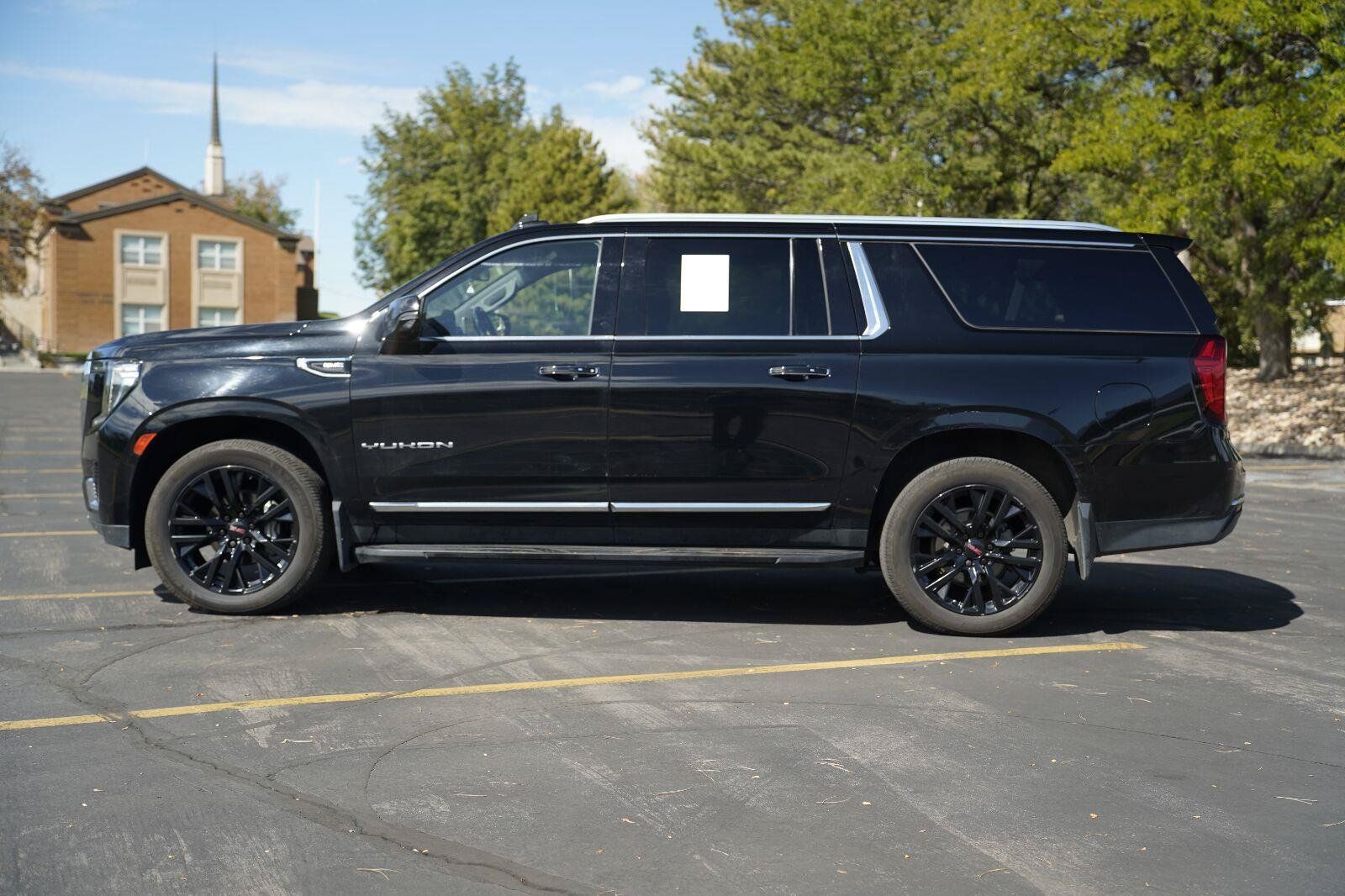 Used 2021 GMC Yukon XL SLT w/ SLT Luxury Plus Package AWD/4WD image 2