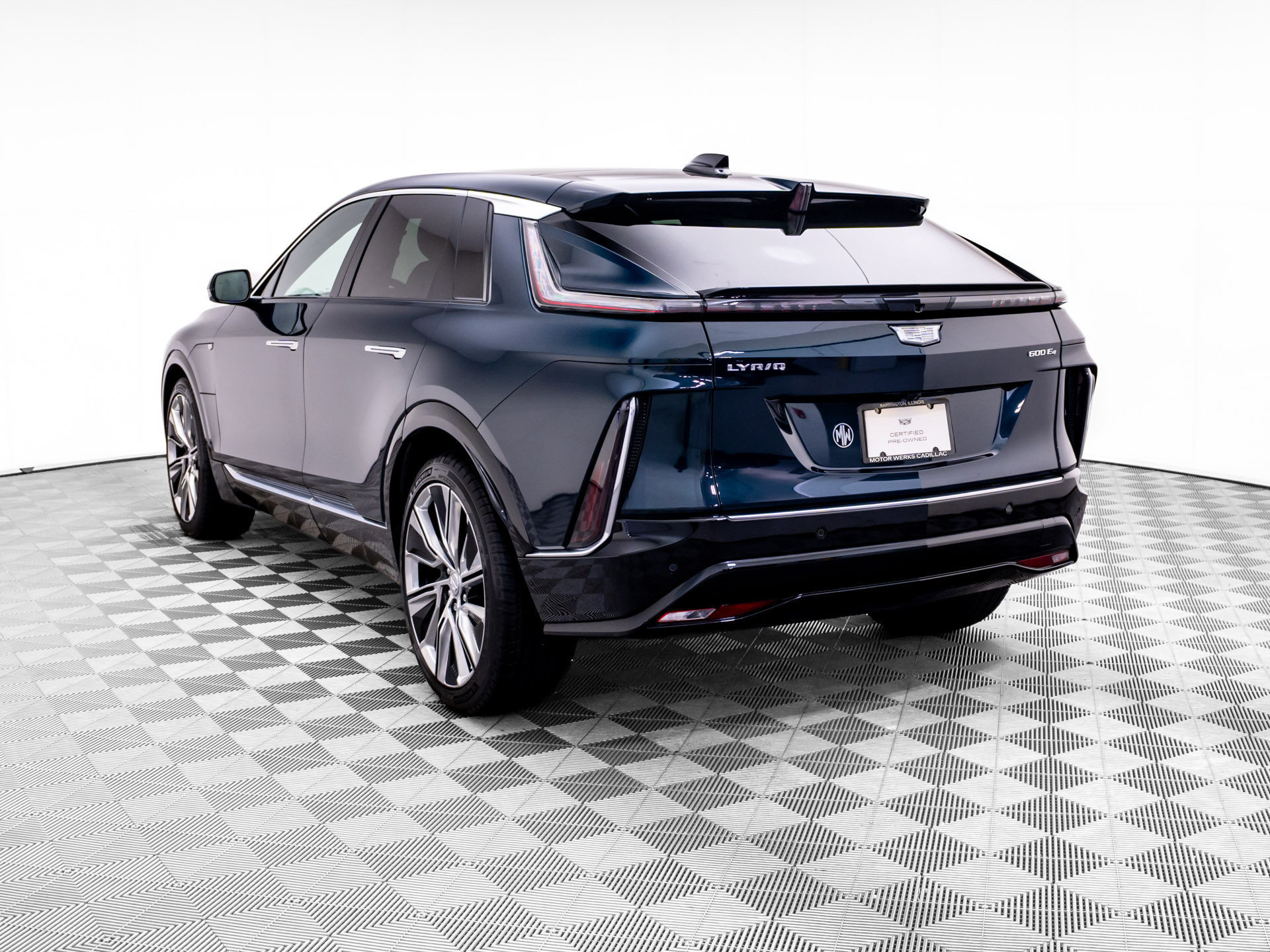 Used 2025 Cadillac Lyriq Luxury AWD/4WD image 3