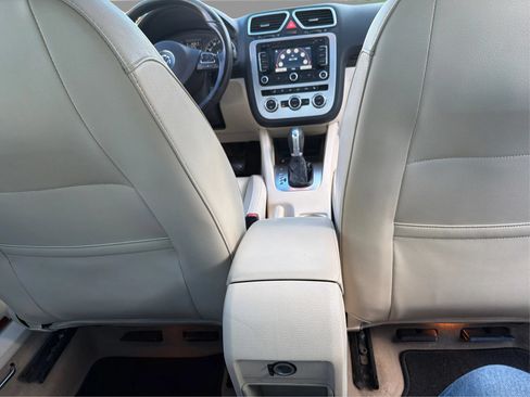 Used 2013 Volkswagen Eos Lux FWD image 21