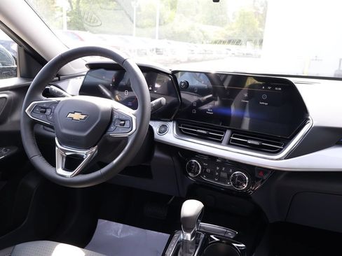 New 2026 Chevrolet Trax LT w/ LT Convenience Package FWD image 26