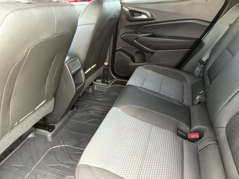 Used 2025 Chevrolet Trax LT w/ LPO, Blackout Package FWD image 18