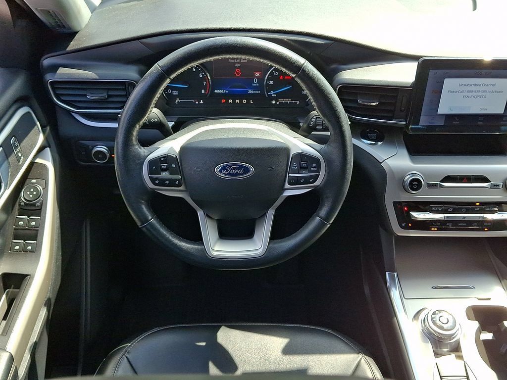 Used 2022 Ford Explorer XLT w/ Equipment Group 202A AWD/4WD image 2