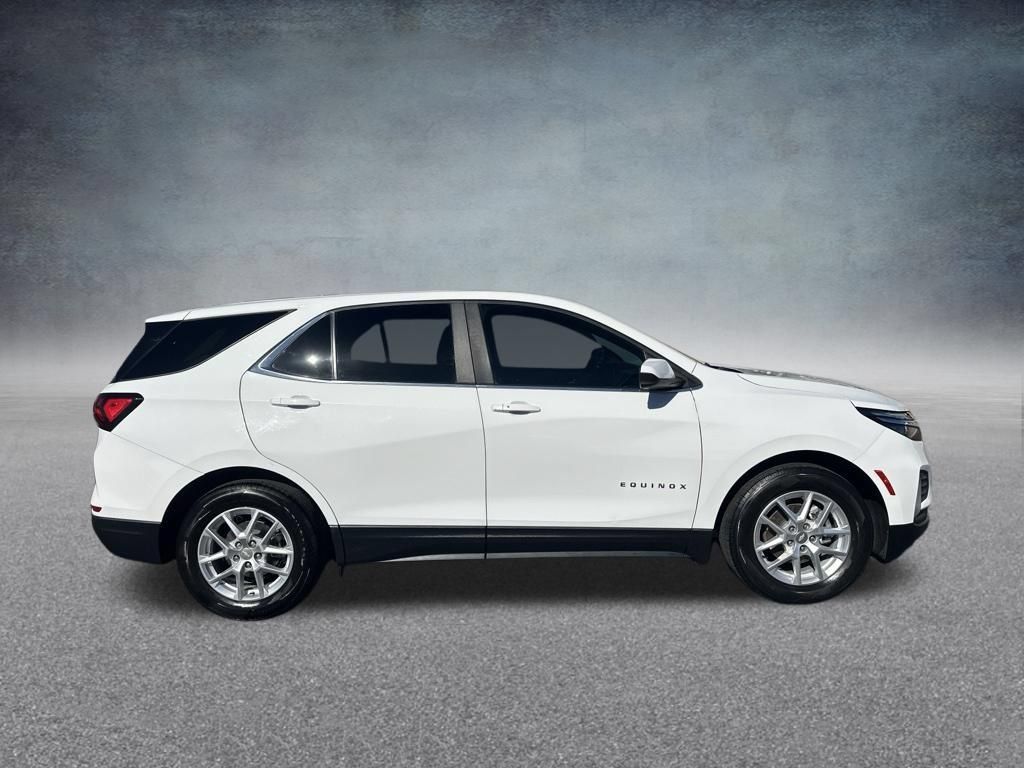 Used 2022 Chevrolet Equinox LT FWD image 2
