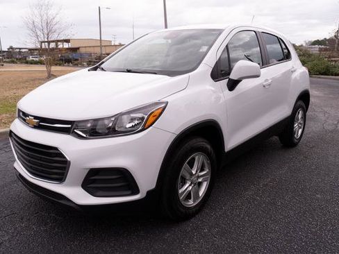 Used 2022 Chevrolet Trax LS w/ Tint and Cruise Package image 7