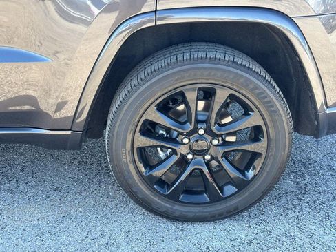 Used 2020 Jeep Grand Cherokee Altitude image 11
