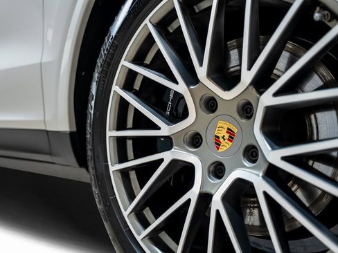 Used 2022 Porsche Cayenne S Platinum image 21