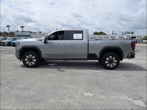 Certified 2024 GMC Sierra 2500 Denali w/ Denali Reserve Package AWD/4WD image 9