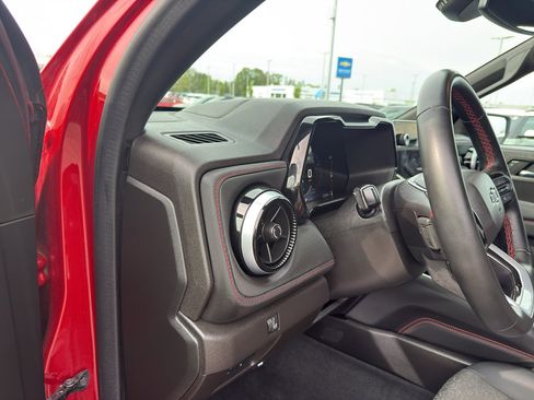 Used 2023 Chevrolet Colorado Z71 w/ Z71 Convenience Package 2 AWD/4WD image 15