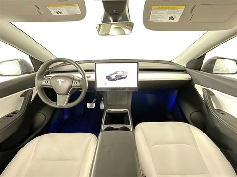 Used 2022 Tesla Model Y Performance image 3