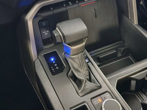 Used 2022 Toyota Tundra SR5 AWD/4WD image 16