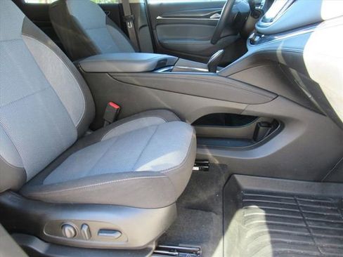 Used 2021 Buick Enclave Preferred image 9