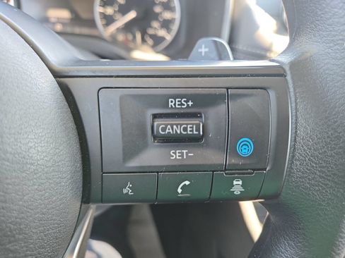 Used 2024 Nissan Rogue SV FWD image 18