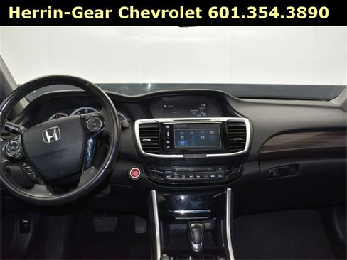 Used 2017 Honda Accord EX-L image 19