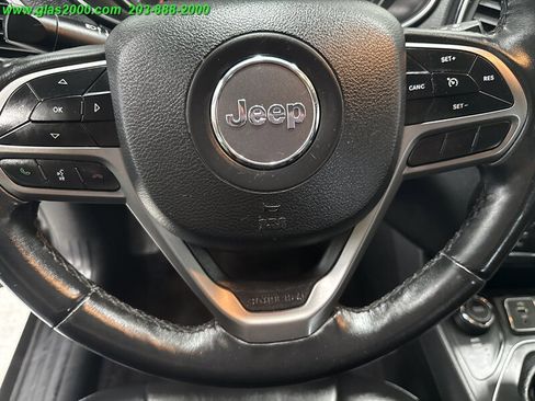 Used 2019 Jeep Cherokee Latitude Plus w/ Cold Weather Group image 21