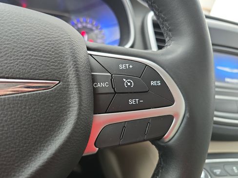Used 2015 Chrysler 200 Limited w/ Convenience Group FWD image 17