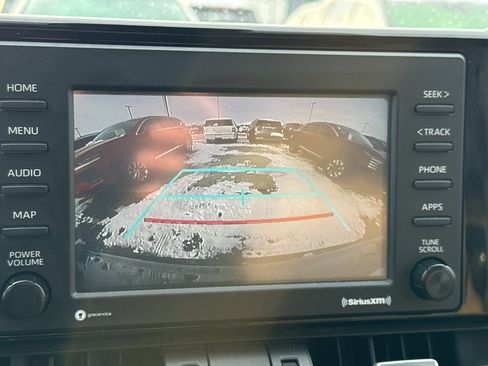 Used 2021 Toyota RAV4 XLE Premium image 19