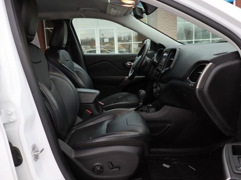 Used 2020 Jeep Cherokee Limited image 45